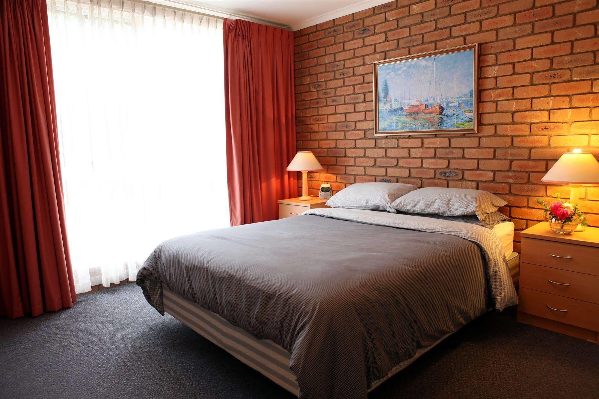 Summerhill Motor Inn (Adults Only) Merimbula Buitenkant foto